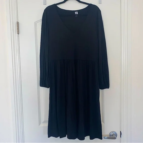 Old Navy V-neck A-line Long-Sleeve Black Dress Old Navy V-neck A-line Long-Sleeve Black Dress